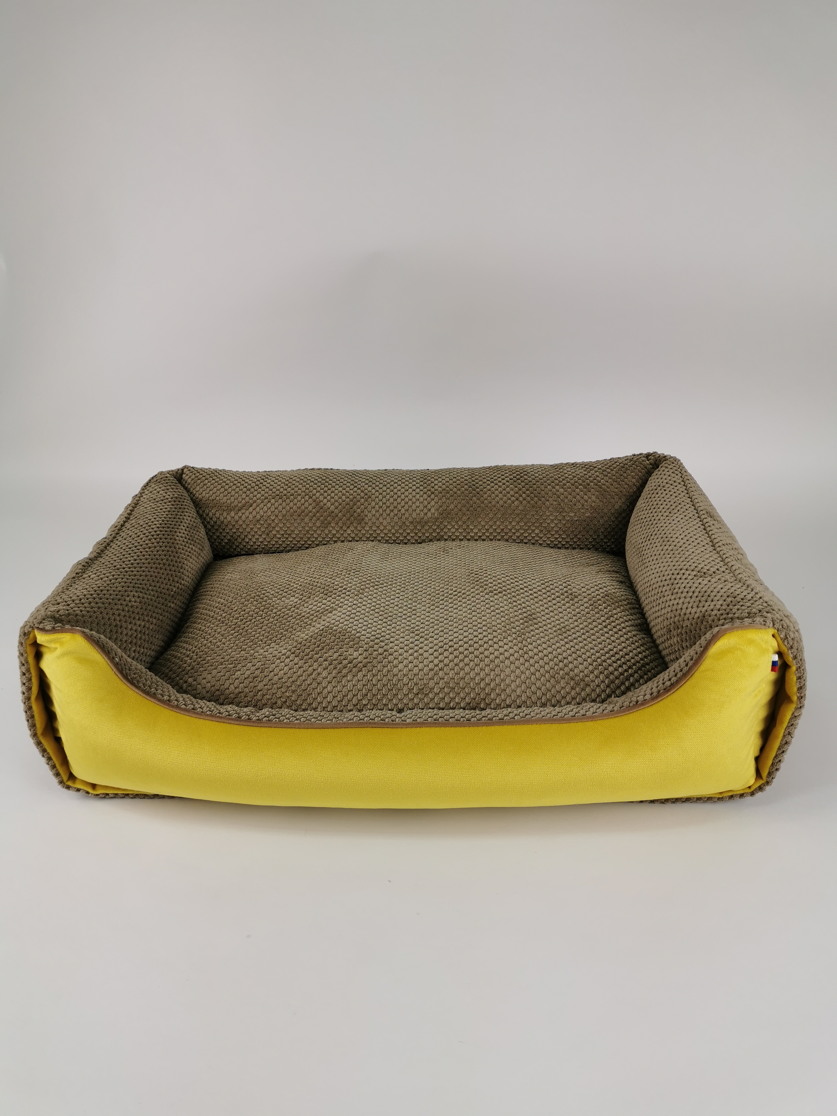 картинка Лежанка-нора для собаки велюр банан с шоколадом от Интернет магазина Dendog