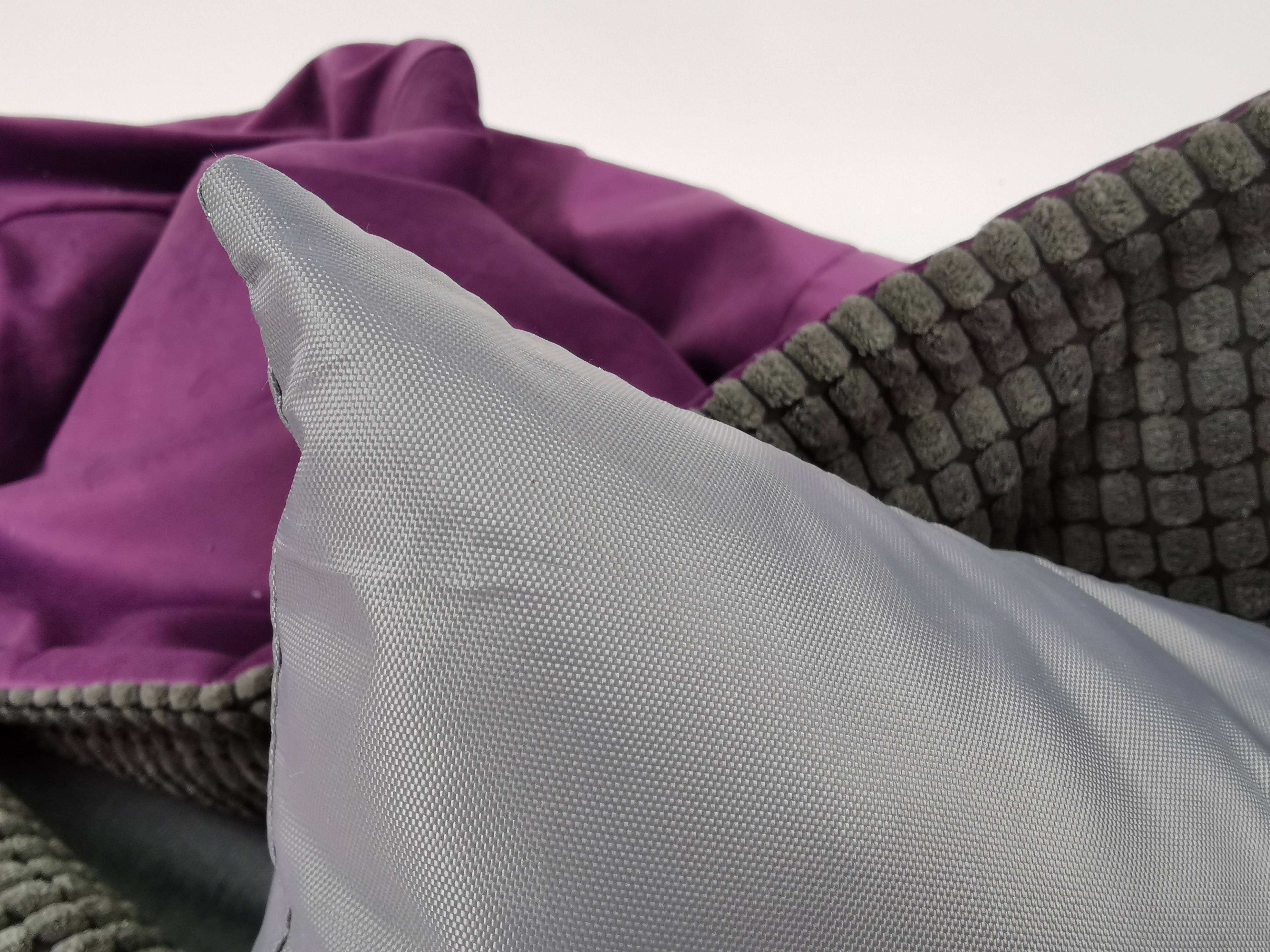 картинка Лежанка-нора велюр фиолетовый с серым от Интернет магазина Dendog